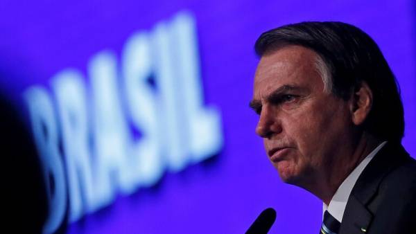 بعد فيسبوك وتويتر.. إنستغرام يتهم رئيس البرازيل بنشر معلومات مضللة عن كورونا