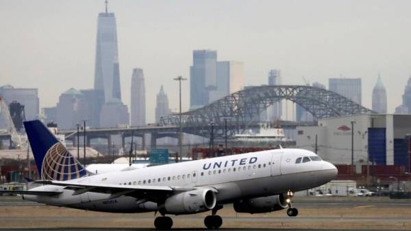 شركة طيران تسمح للمسافرين على متن رحلاتها بعدم لبس الكمامات !!