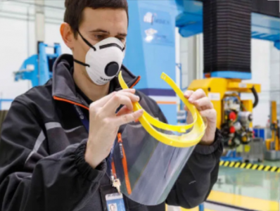 علماء يطورون كمامة ترصد الإصابة بفيروس كورونا وتضيء فورا