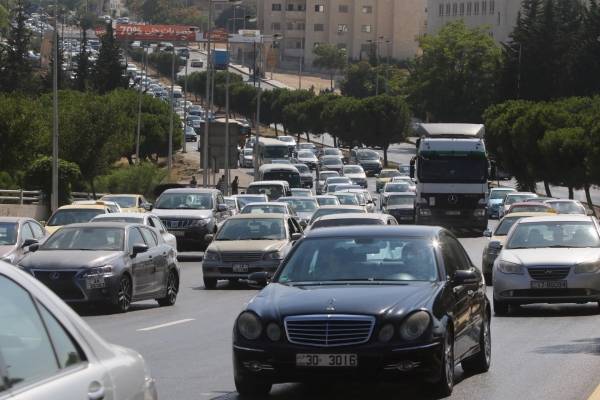 من يحرر شارع الاستقلال من أصحاب البسطات ؟؟