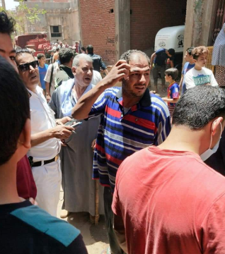 حريق يلتهم المنازل بقرية تحت الحجر الصحي في مصر ..(صور)