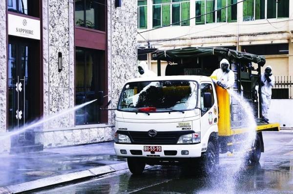 الصحة العالمية توصي بعدم رش المطهرات في الشوارع