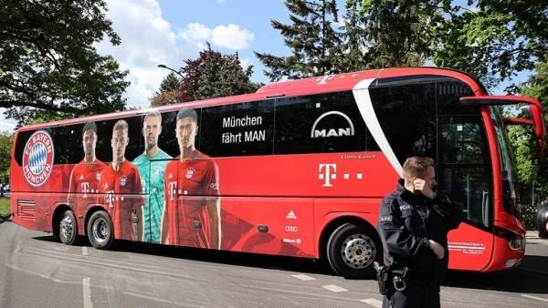 تصرف مجنون من مشجعين أثناء مباراة بايرن ميونيخ