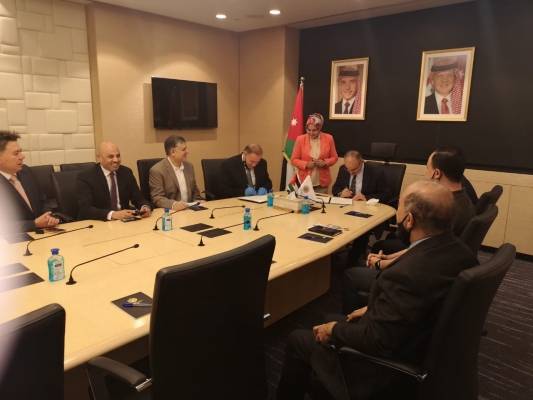 منح من عمان العربية للوطني للأمن وإدارة الازمات.