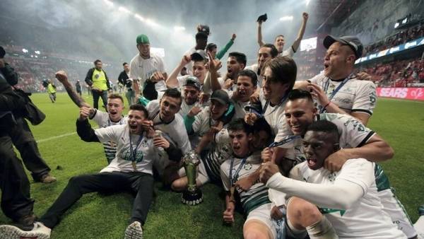 إصابة 8 لاعبين بفيروس كورونا في نادي سانتوس المكسيكي