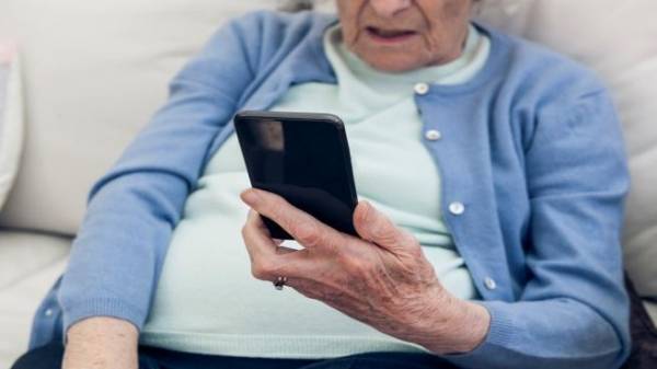 لهذا السبب...محكمة هولندية تجبر امرأة على حذف صور أحفادها