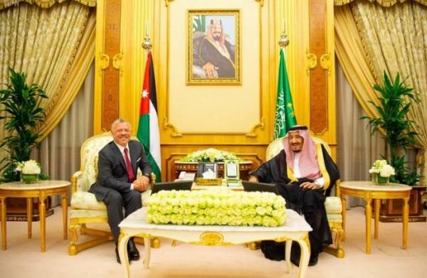 الملك وخادم الحرمين الشريفين يتبادلان التهاني بحلول عيد الفطر