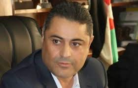 المومني ينتقد اعمال الحفريات العشوائية والمتكررة في شوارع الزرقاء