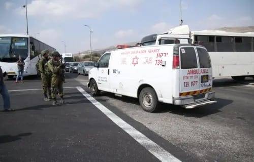 الاحتلال يطلق النار على شابين فلسطينيين بزعم تنفيذ عملية طعن