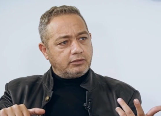 توقيف ممثل مغربي معروف بتهمة الدعوة للوضوء بالويسكي والفودكا والإساءة للإسلام