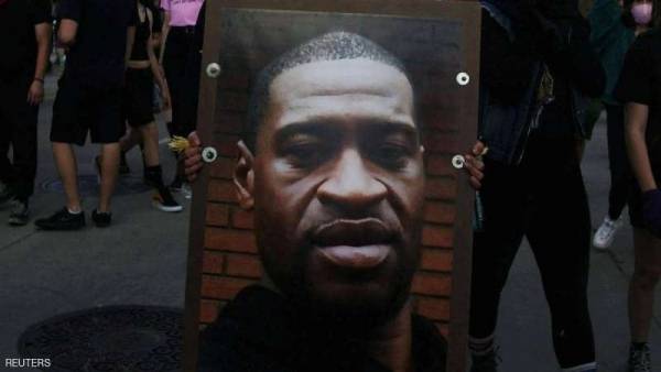 شقيق فلويد يكشف نص المكالمة السريعة جدا مع ترامب