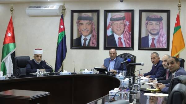 حماد: اتخاذ جميع الاحتياطات اللازمة لمنع التزاحم بين المصلين