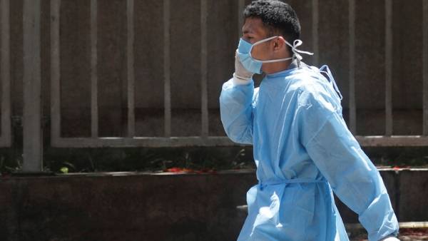 وزير مصري: العدد المعلن رسميا للمصابين بكورونا يمثل فقط الخمس