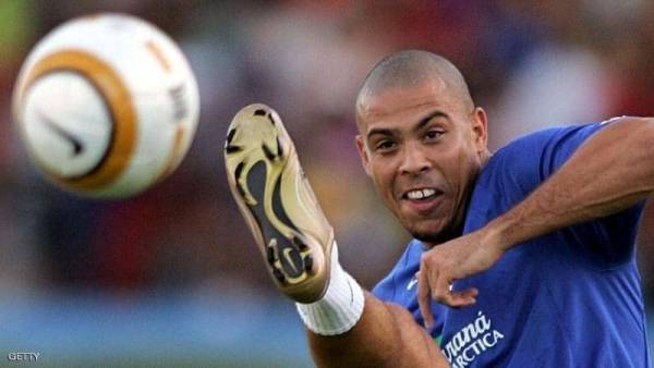 الظاهرة البرازيلية رونالدو يختار أفضل 5 لاعبين