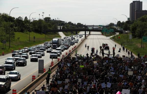 10 قتلى باحتجاجات اميركا وترامب يصب الزيت على النار