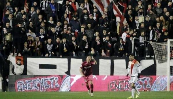 كرة القدم الإسبانية تعود من الشوط الثاني لمباراة أنهيت بسبب واقعة تاريخية