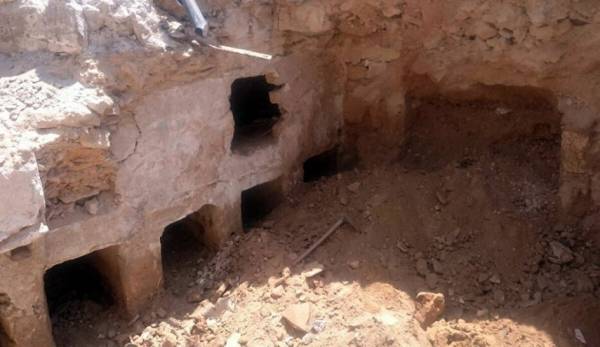 رجل يخرج من القبر بعد دفنه حيا!