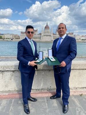 الأردنيان عوض وحمدان يتسلّمان وسام الاستحقاق المجري من الرئيس الهنغاري