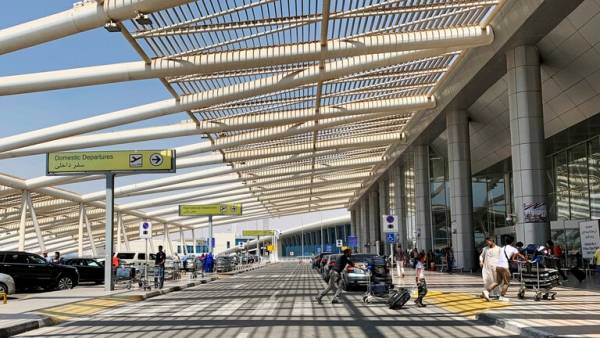 مصر تعلن إطلاق جسر جوي لإعادة العالقين في قطر