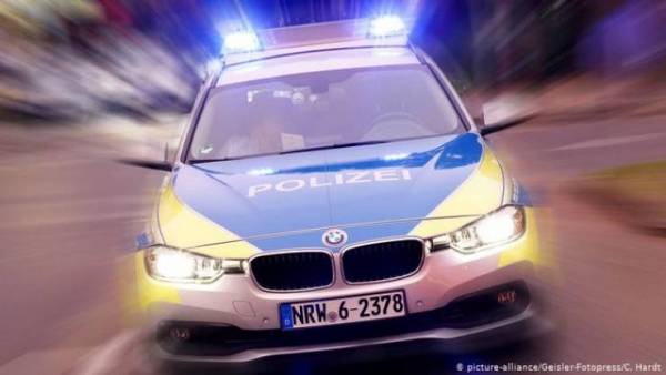 ذهب لسرقة متجر.. فنسي أعز ما يملك!