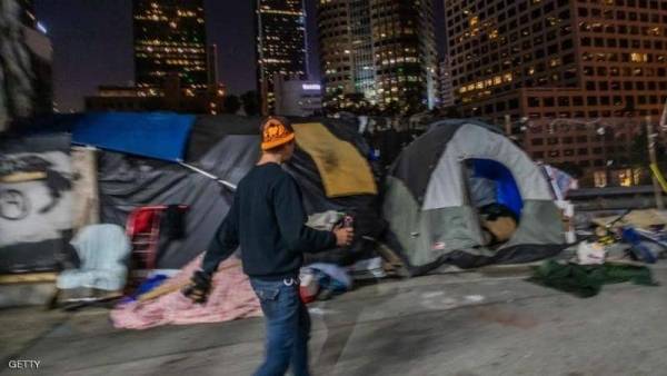 رجل يسمم عشرات المشردين لتصوير ردة فعلهم في كاليفورنيا