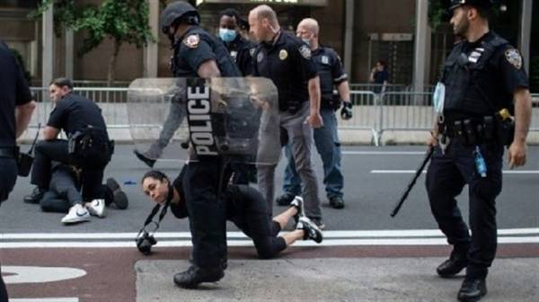 نيويورك تتبنى سلسلة قوانين جديدة ضد عنف الشرطة بحق الأقليات