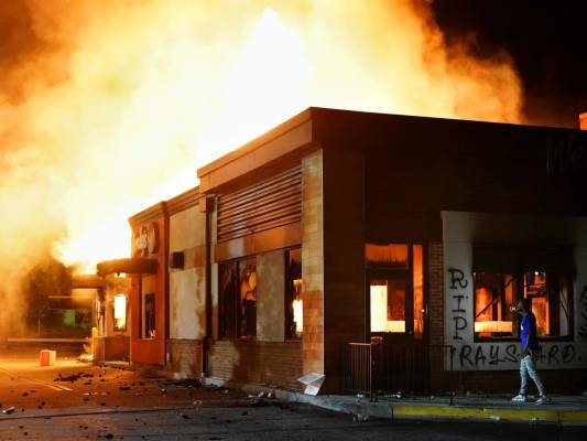 الطبيب الشرعي يحدد سبب وفاة أمريكي اسود في أتلانتا