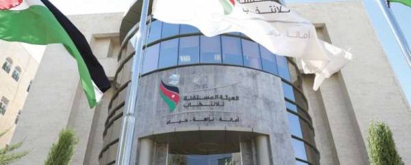 حظر دخول الأشخاص للمقرات الانتخابية دون كمامات وقفازات.. والزام المرشحين بتوفير مواد التعقيم في المقرات