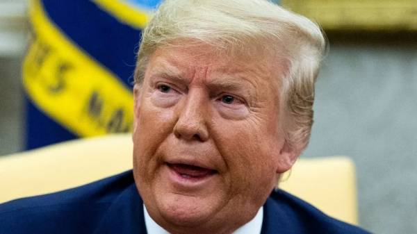 ترامب يلجأ إلى القضاء لمنع نشر كتاب بولتون