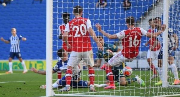 أرسنال يتلقى ضربتين موجعتين أمام برايتون ..(صور)