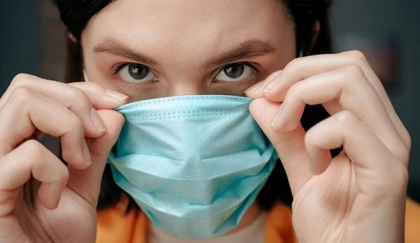 اخطاء شائعة عند ارتداء الكمامة.. عليك أن تتجنبها