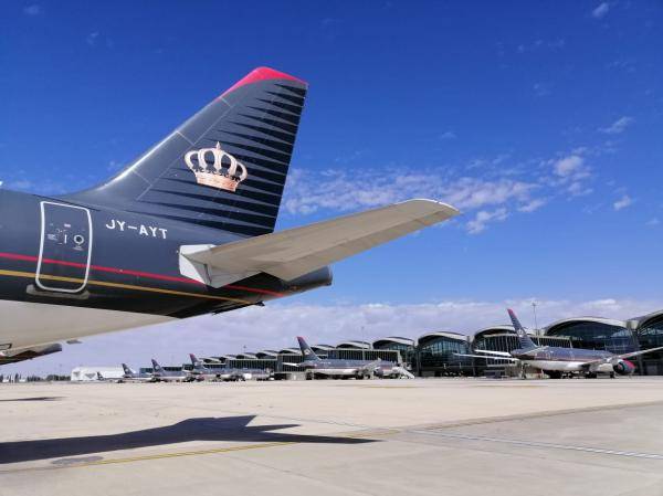 وزير النقل: لا موعد محددا لفتح المطارات