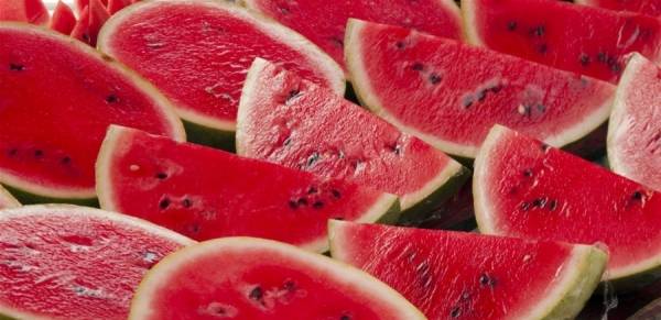 للجادين فقط.. هكذا تختار بطيخة حمراء!