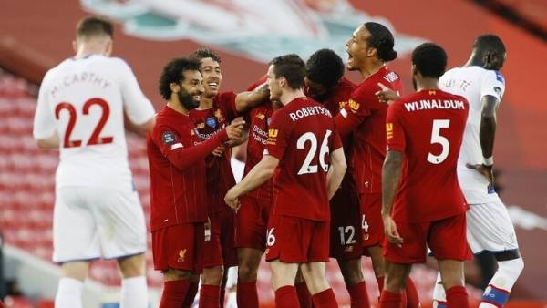 ليفربول يقسو على ضيفه كريستال بالاس ويضع قدمه على منصة التتويج