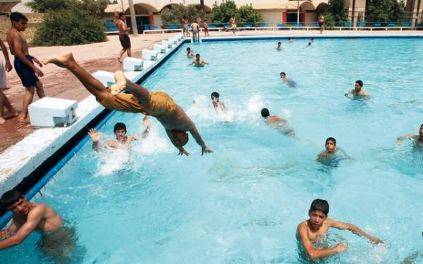 السماح بإعادة فتح غرف الاستحمام والغيار في المراكز الرياضية