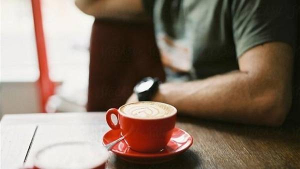 موظف يُكافَأ بـ22 ألف دولار بسبب كمامة