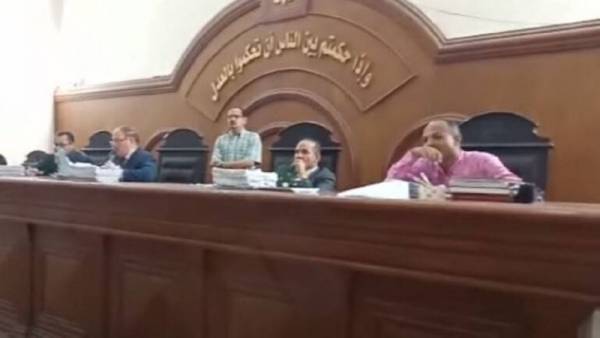 مصر.. الإعدام لأم أرضعت طفلتها مادة كاوية