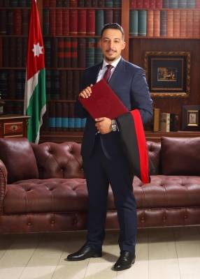 احمد العابد يهنئ وليد الراميني بمناسبة تخرجه