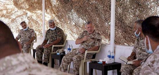 الملك يعرب عن اعتزازه الكبير بدور الجيش العربي