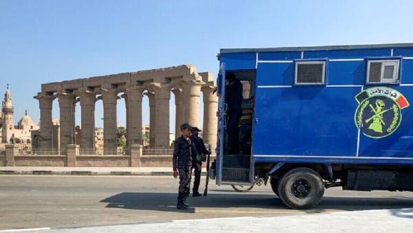 مصر.. القبض على قاتل والدته وزوجته و3 من أبنائه حرقا