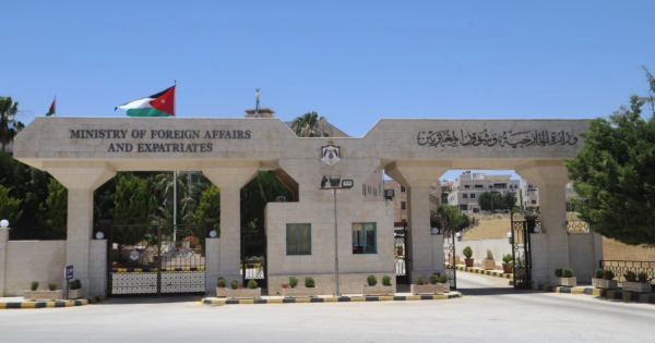 “الخارجية” تؤكد تواصلها الدائم مع ذوي الطفلة ميار عنكة في الإمارات