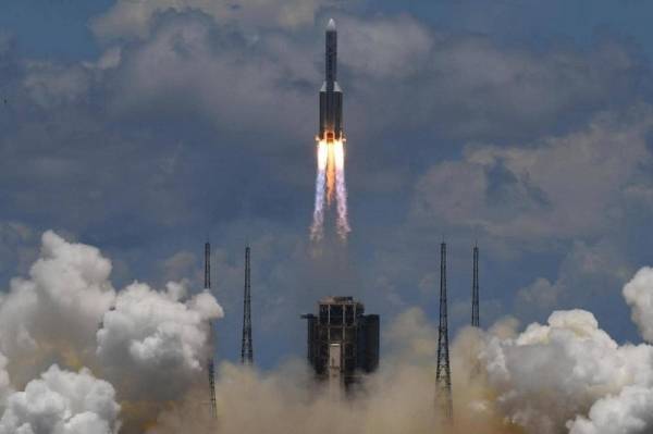 الصين: إطلاق صاروخ يحمل مسبارا إلى المريخ