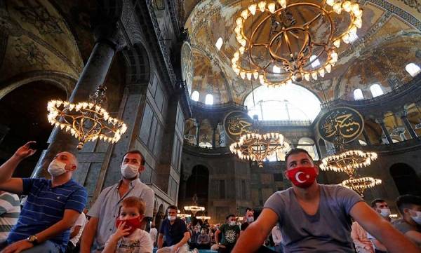 قرار إعادة آيا صوفيا مسجدا يشعل الصراع في تركيا