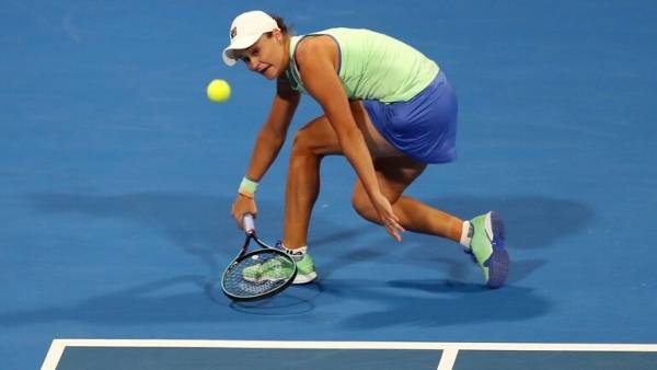 انسحاب المصنفة الأولى عالميا بسبب مخاوفها من فيروس كورونا