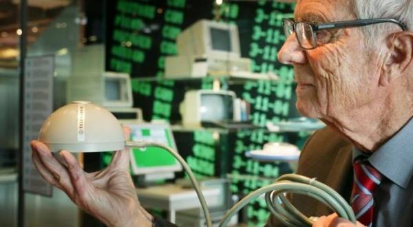 وفاة مخترع الـ(فأرة) وبرنامج الجرافيك