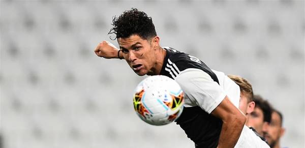 صدق أو لا تصدق .. راتب رونالدو ضعف ما يتقاضاه مدربه الجديد 17 مرة!