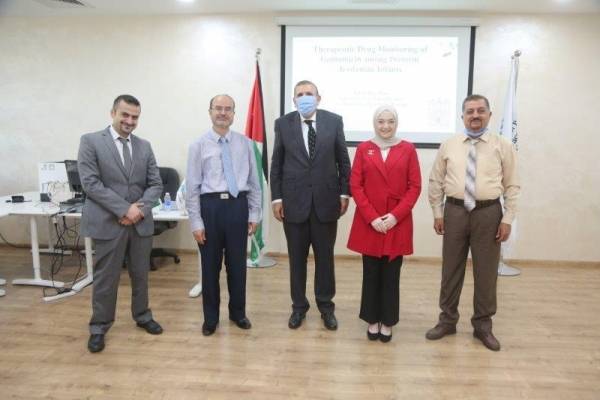 مناقشة رسالة ماجستير في جامعة البترا