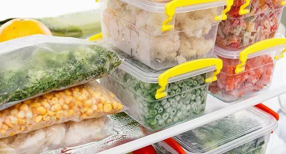 علماء يؤكدون أن الأطعمة المجمدة قد تكون مصدرا لكورونا