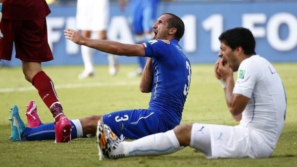 العضاض سواريز يتصل بـضحيته كيليني قبل الانتقال ليوفنتوس