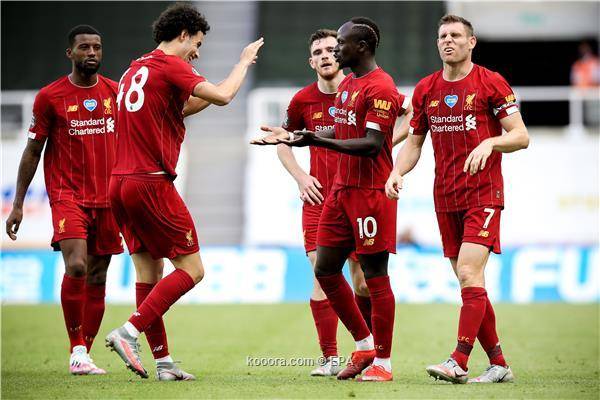 كورونا يضرب مدافع ليفربول